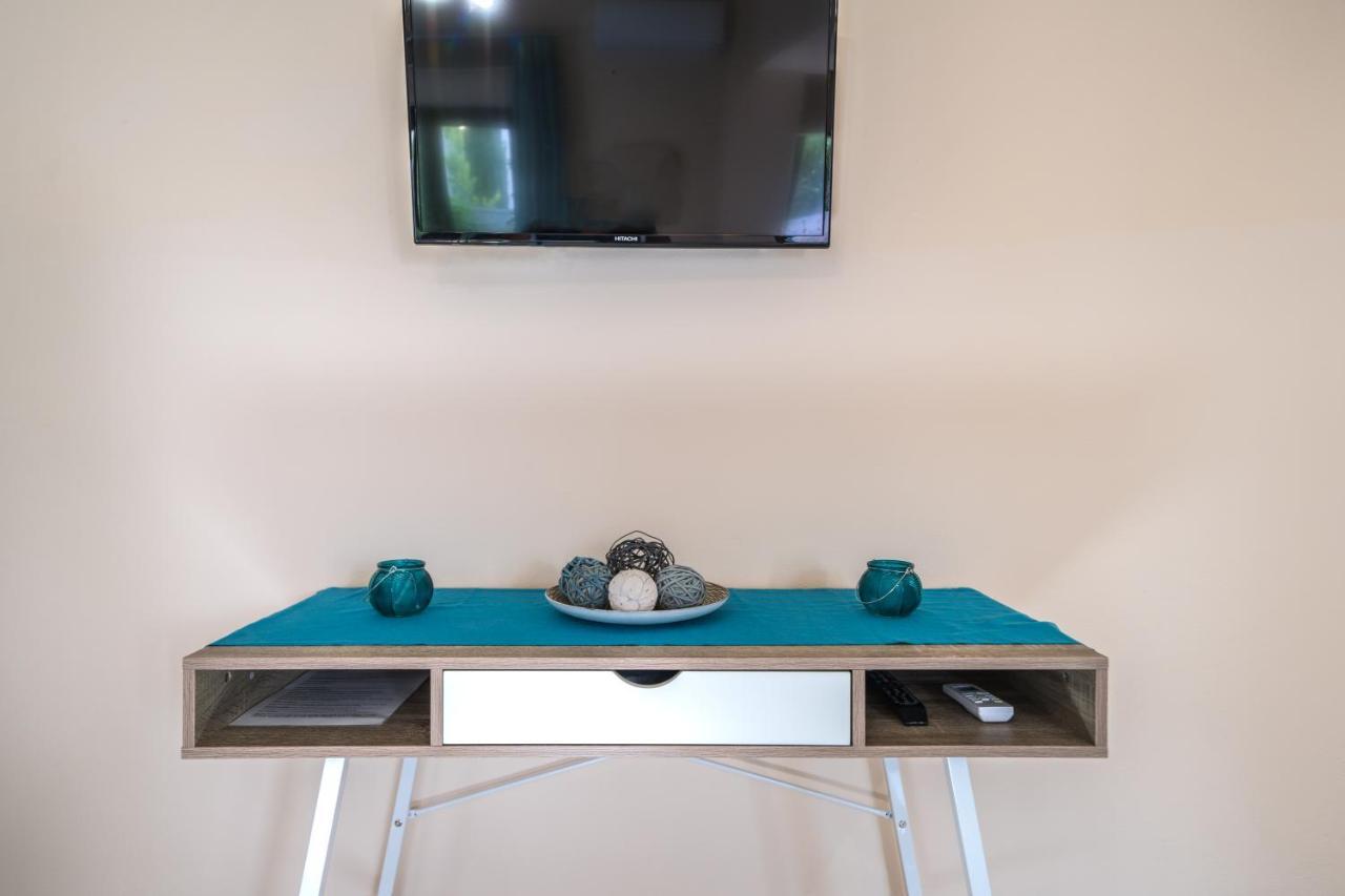 Iro City And Beach Boutique Homes Chrissi Akti Chania Exterior foto